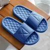 Mode Hommes Femmes Pantoufles D'été Plage Fond Épais Couples Intérieurs Maison Pantoufles Salle De Bain Anti Slip Doux Ins Luxe Cool Hommes Chaussures J220716