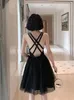 Sexig spaghetti tyll knälängd cocktailklänningar Little Black Dress Criss Cross Rems Back Sleeveless Bridesmaid Dresses