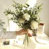 Decoratieve bloemen Silk Wedding Boquet Holder Wall Artificial Flower Rose Eucalyptus Imitatie voor woningdecoratie