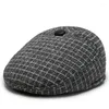 Berets Classic Man Cap Autumn Winter Hat with Ear Flap Starszy mężczyzna tata ciepły sboy bluszcz płaska wełna mieszanka męska beret