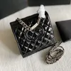 Womens Vinatge Patent Leather Quiltade väskor Klassiska armband Hand totes Aged Silver Metal Hardware Matelasse Chain Crossbody Should321J