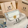 Magasins en gros conception sacs bas prix petite femme 2023 été nouveau carré en peau de mouton boule d'or diamant chaîne en cuir Mini téléphone