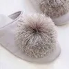 Home Elegante nappa Hairball Pantofole da donna Panno comodo Chic Scarpe basse da donna Spring Luxury Champagne Donna Slides J220716