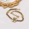 2023 Designer New Jewelry Cadeia simples Carta de moda feminina Brincos geométricos Pulseira versátil avançada
