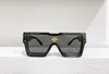 Sommerzyklon-Sonnenbrille für Männer und Frauen Stil Z1547E Anti-Ultraviolett Retro Plate Square Full Frame Mode Brille Brandneue Zufallsbox