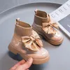 Laarzen meisjes zwarte niet-slip kinderen mode boog elegant 2022 glanzende Britse uniform kinderschool schoenen eenvoudige casual sok ademend