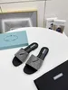 Slingback-Pumps-Sandalen aus Satin mit Kristallen Serie Satin-Kristalle Hausschuhe Sandalen Loafer Muller-Schuhe Obermaterial mit heißversiegeltem Cry