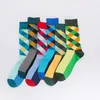 Chaussettes mi-mollet colorées à carreaux de diamants pour hommes Version européenne et américaine Chaussettes de planche à roulettes Chaussettes en coton assorties respirantes