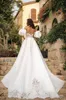 Robes de mariée en dentelle Berta décolleté en coeur robes de mariée avec manches courtes détachables une ligne balayage train Satin robe De Novia