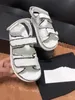 sandália 2022 sandálias de luxo de couro feminino masculino slides femininos loop de lancho de loop de sapatos 35-42 com b