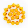 Lo mismo que antes del baño del bebé Pato de juguete Amarillo Mini Pato de juguete de goma con babero Sonido Natación Juguetes divertidos en el agua para niños