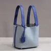 Designer Bag 2022 Nya sommarväskor Lychee Grain First Layer Cowhide Läder Bucket Cabbage Blue Handbag Women Tide