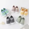 Första Walkers Shoes Baby Girl Boy Children Classic Sneakers Anti-Slip för Summer Autumn Cotton Soft-Soled 0-3 år 221122