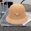 男性用の豪華なバケツの帽子レディース野球帽BeanieデザイナーCasquette Rabbit Hair Fisherman Hat P Caps Winter Bonnet Wide Brim 1713932