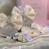 Premiers marcheurs Dollbling espagnol Bow fille chaussures et bandeau oeuf de Pâques cristal mariage ivoire fleur né boîte cadeau de luxe 221122