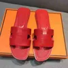 2022 Designer Hausschuhe Klassische Flache Slides Mode Frauen Sandalen Mode Leder Slide Sommer Strand Sandale Rot Gelb Cartoon Slipp