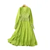 2023 Розовое/зеленое однотонное платье со вставками и длинным рукавом с v-образным вырезом, плиссированные повседневные платья миди S2N221500