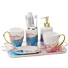 Set di accessori da bagno in stile europeo Bone China Accessori da bagno in ceramica Lozione Bottiglia Dispenser di sapone Portaspazzolino