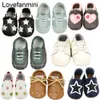 First Walkers Scarpe per neonati vera pelle di mucca suola morbida bebe nati stivaletti neonati Ragazzi Ragazze Infantile bambino Mocassini Pantofole 221122