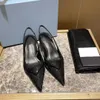 مضخات ساتان الزلزال المضخات مع بلورات بلورات ساتان من سلسلة Slippers Sandals متوازي أحذية Muller العلوية مع صرخة محفوظة بالحرارة