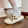 Designer quadriculado marca feminina sandálias ao ar livre flags slides anti -slip banheiro casal de chinelos de verão Novos sapatos femininos j220716