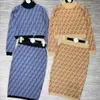 Luxurybloggger Feminino Ponta de duas peças Novo camisola de malha de qualidade Mini saia de duas peças Restowring Padrão de roupas com ombro