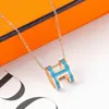 Cartas de joyería de diseñador Collares colgantes de moda para mujeres joyas de hop hop titanium placa de oro colorfast hipoalergenic regalo regalos de lujo celta accesorios