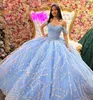 Lichte hemelsblauwe bloemen Quinceanera-jurken 2023 BOUG plus maat baljurk maskerade maskerade prinses meisje glitter lange zoete 16 prom voor 15 jaar off-the-shoulder kweepeer 15 kralen