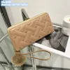 Saco de ombro de fábrica por atacado Ladies 5 cores Bola de pele fofa Long Carteira Doce Cor de couro sólido celular Coin Bolsa Bolsa bordada no estilo da faculdade