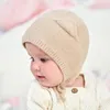 Hattar 2022 Vinterfast färg stickad baby ull hatt tecknad öron Braid Protector Varma barns lämpliga 0-3 år