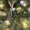 Decorazioni natalizie Ciondolo Piuma a forma di cuore A Piece Of My Is In Heave Ornamento commemorativo Navidad Home Party Year 2022 Noel