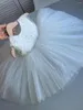 女の子のドレス結婚式のためのチュールふくらんでいる花