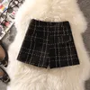 Women Dwuczęściowe spodnie Vintage Plaid Tweed 3 Zestaw Elegancki pasek kamizelka środkowej długości krótkie spodnie Knitre Sweter Koreański garnitur 221123
