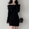 Повседневные платья ретро женщины вязаное платье корейское стиль твердые от плеча mini 2022 сексуальная стройная девушка вязание vestidos