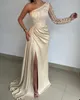 Superbe robe de bal sirène sexy grande taille pour femme, avec bretelles, asymétrique épaule dénudée, traîne, manches appliquées, robe de soirée formelle sur mesure