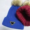 Bonnet / Skull Caps Designer Mode Bonnets d'hiver Casquettes Chapeaux pour femmes Hommes Bonnet d'extérieur avec de vrais pompons de fourrure de raton laveur Chaud Girl Cap femme pompon crâne bonnet S3QW