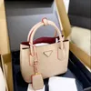 Lüks Tasarımcılar Çantalar Kadın Tote omuz çantası Deri Alfabe tasarımı Büyük kapasiteli Postacı çantaları Klasik Stil çanta Bayan çanta çanta cüzdan iyi güzel