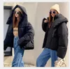 Dames down 2022 winter Koreaanse gezwollen capuchonbrood Korte katoenen kleding vrouwen dik losse kleine jas