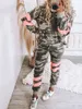 Pantaloni a due pezzi da donna Camouflage Due set da 2 pezzi Abiti da donna Abiti autunnali Felpe con cappuccio Felpa Top Pantaloni lunghi Completo streetwear Tute Set da donna 221123