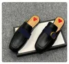 2022 Designer Princetown Tofflor i äkta läder Mules Dam Loafers Metallkedja Bekväm Casual Sko Spets Sammet Tofflor Med Box