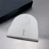 Casual Metall Brief Pin Beanie Hüte Designer Männer Frauen Schädel Kappen Einfarbig Gestrickte Wolle Mützen Für Winter