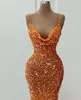 2023 Robes de soirée de sirène orange paillettes scintillantes sans manches bretelles spaghetti designer froncé sur mesure occasion formelle porter robe de bal arabe vestidos