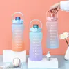 Botellas de agua 2L Taza de paja de gran capacidad Vasos de plástico de color degradado con marcador de tiempo Deportes de fitness al aire libre 221122