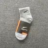 Çorap Tasarımcı Çorap Koşucular Erkek Kadınlar Luxe Spor Kış Meyves Mektubu Baskılı Çorap Nakış Pamuk Spor Basketbol Bahar Yaz Klasik Stripes Uzun Soccing