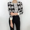 Damesbreien T Tees herfst stereoscopische bloemen Koreaanse vesten Sweaters Vrouwen lange mouw met één borte tops vintage elegante dames Cardigan 221123