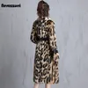 Kvinnors päls faux nerazzurri vinterlånga leopard tryck varm fluffig kappa kvinnor med läderbälte landningsbanan lyx europen stil mode 221123