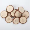 Hantverksverktyg Naturliga träskivor 2 "-2.4" Oavslutade DIY-hantverk förutbestämda med hål runda trägretsar för rustika julprydnadsdekor