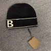 2022 Barbely Sticked Hat Luxury Brand Designer Designs Designs Herr- och kvinnors hattar unisex 100% Cashmere Letters Casual Outdoor Fashion Accessories B1