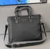 2022 Maletín de hombro para hombre Bolso de diseñador de cuero negro Bolso de negocios para hombre Bolsa para computadora portátil Bolsa de mensajero Revisión de 5 estrellas295m