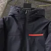 Klassische Herrenjacken, kurze Daunenmäntel mit Kapuze, Designer-Damenparkas, modische umgekehrte Dreiecksjacken für Herren, warme Winterparker-Windjacke